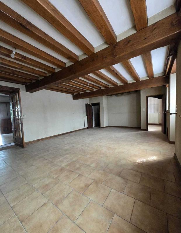 Ensemble immobilier à fort potentiel, Maison + hangars + T2 et jardin