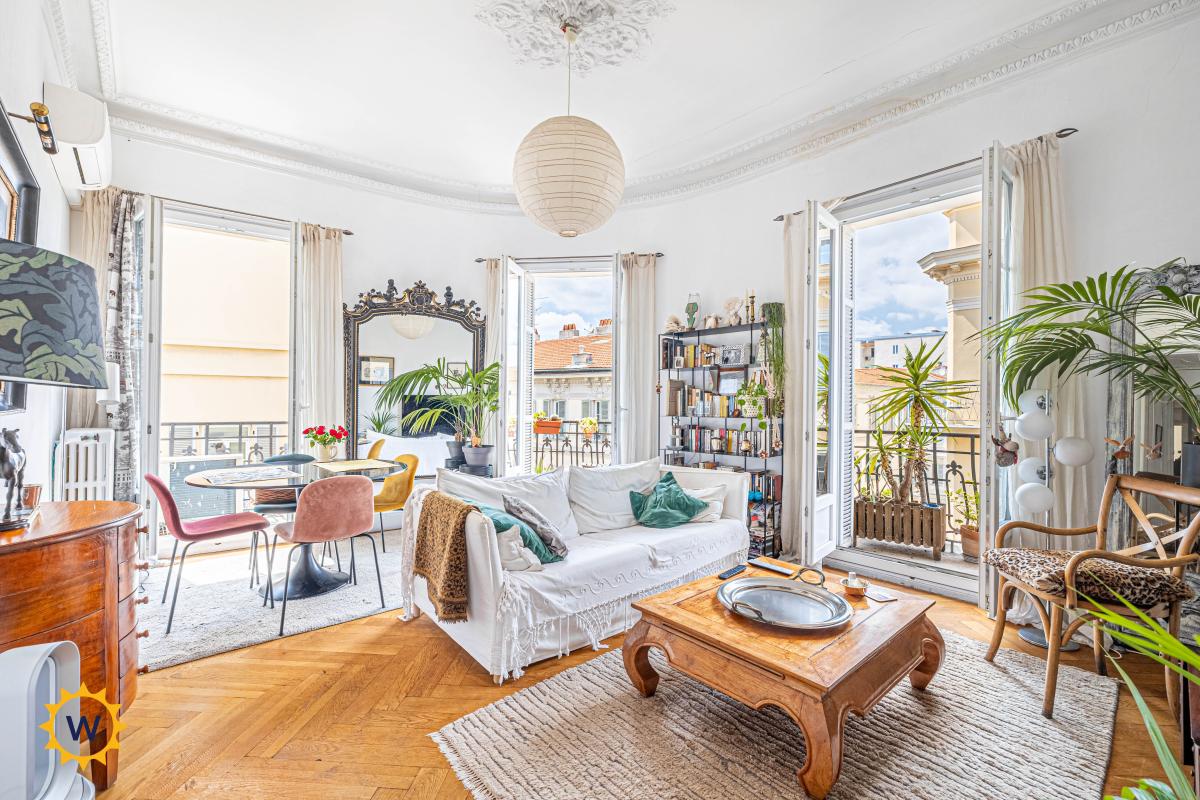 NICE RUE DE FRANCE / BAS GAMBETTA / 3 PIECES DE 89 m2 en étage élevé,  belle hauteur sous plafond, cave ! A deux pas de la promenade et de Gambetta !