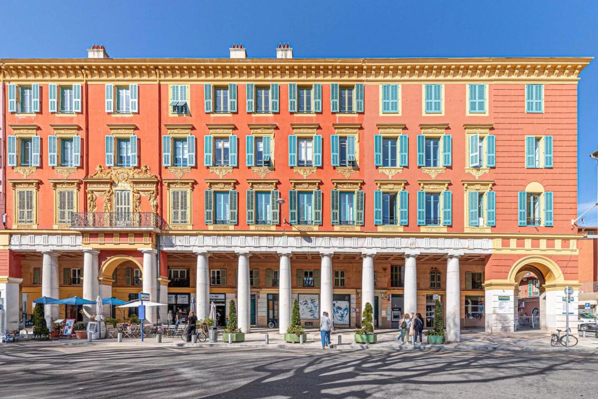 NICE LE PORT - Place ile de beauté - 5P Dernier étage en duplex avec ascenseur