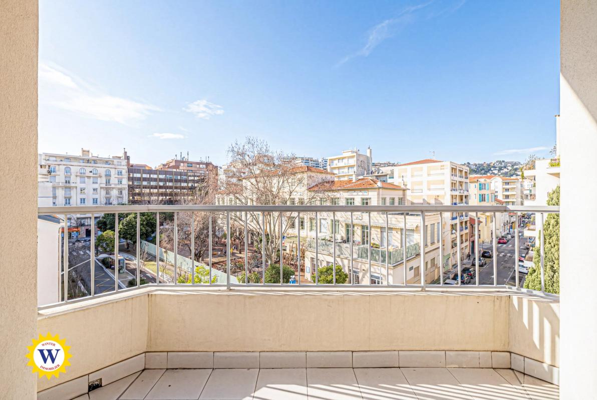 APPARTEMENT 2 PIÈCES  AVEC BALCON PROCHE MER