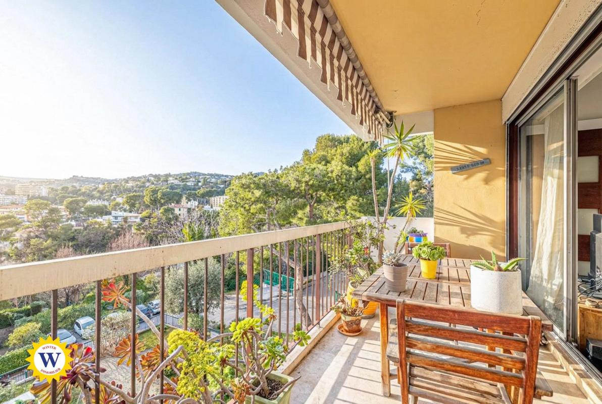 CIMIEZ 2 PIECES TERRASSE - RESIDENCE AVEC PISCINE - PARKING ET CAVE