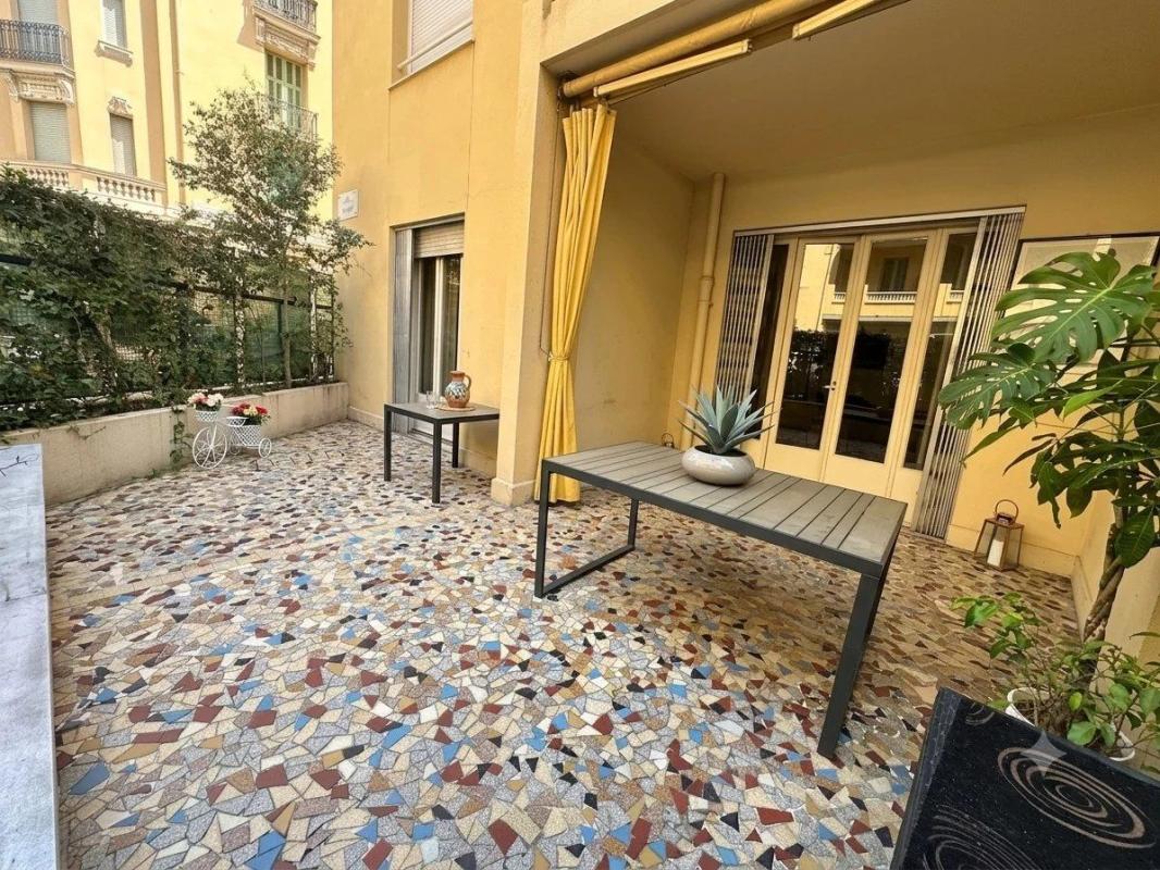 Appartement 3 pièces avec terrasse plein Ouest – Centre-ville Nice