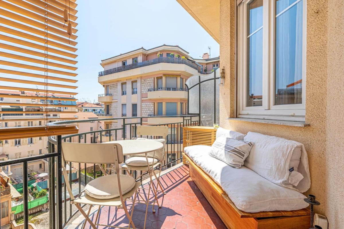 LOCATION ETUDIANTE - NICE CENTRE - 2 PIECES MEUBLE