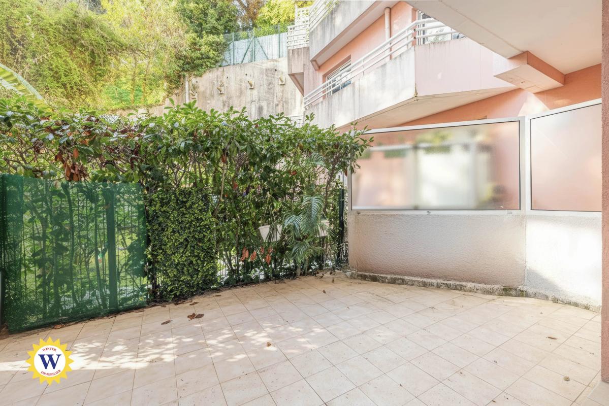 MENTON - 1  PIECE VIDE AVEC TERRASSE