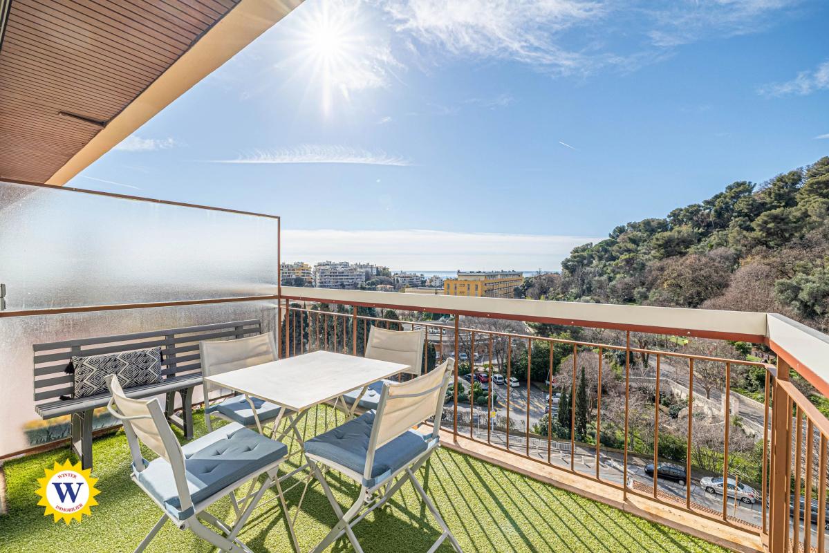 NICE CENTRE - 2 PIECES MEUBLE TERRASSE