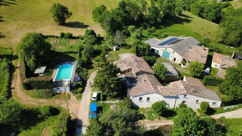 Propriété de charme avec gîte, piscine et dépendances sur 9000 m
