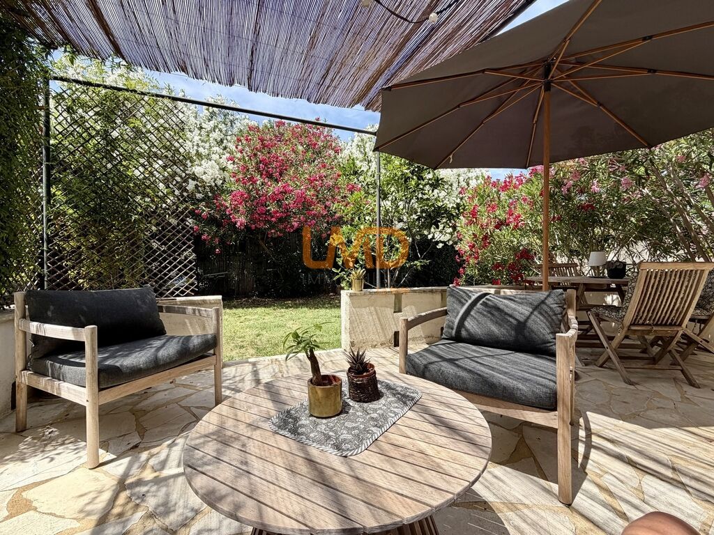 5 mn de Nîmes, 132 m2, 5 pièces, jardin méditerranéen, garage, D