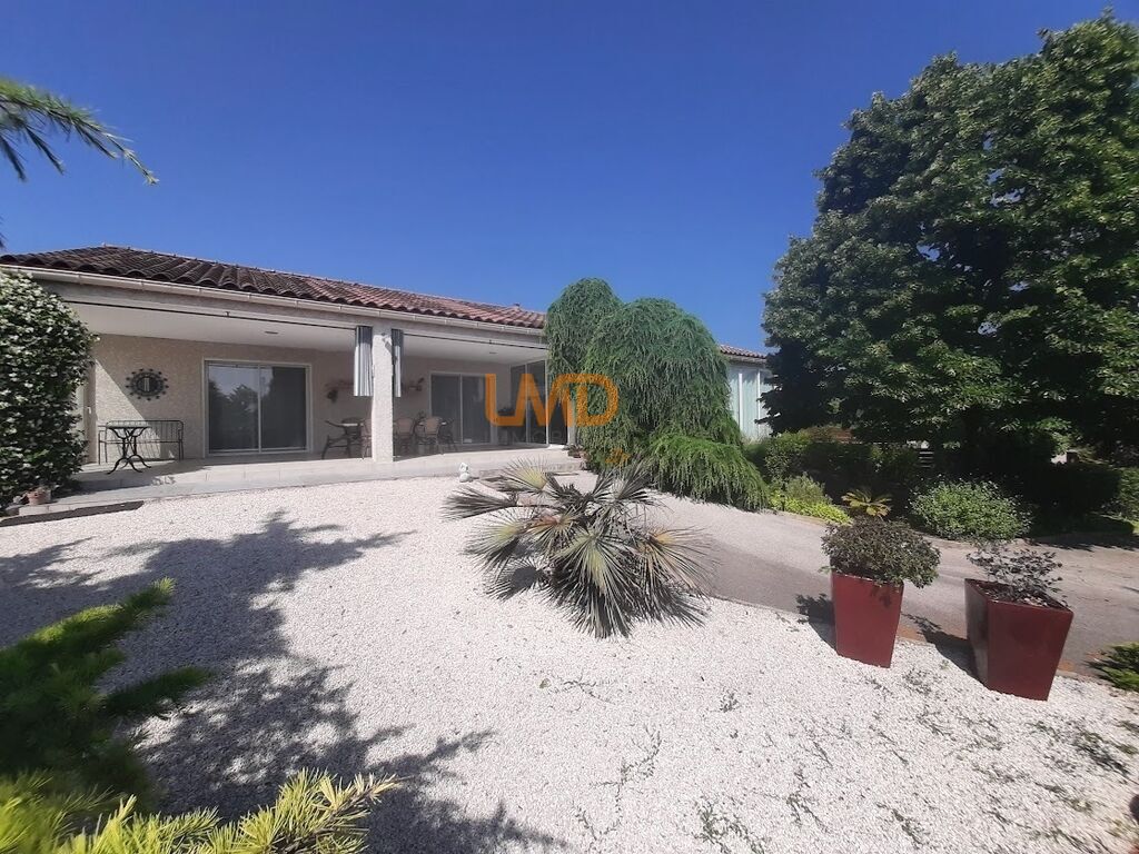 Maison contemporaine avec vue sur la porte des Cévennes