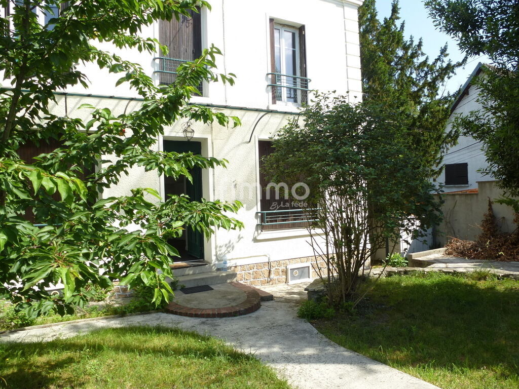Maison 6 pièces de 133 m² sur terrain de 450 m², secteur résiden