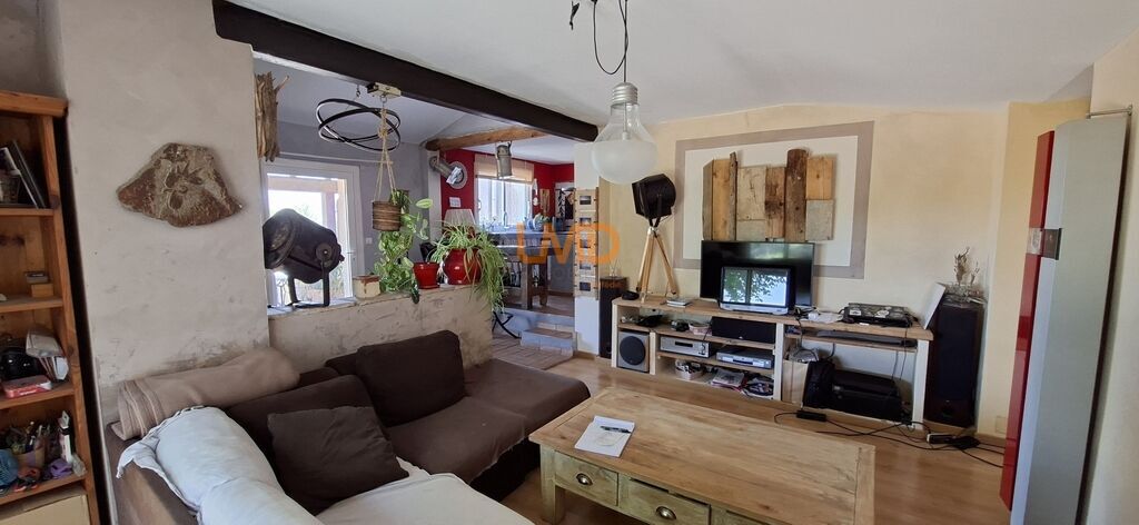 Villa T3 dans la garrigue avec vue