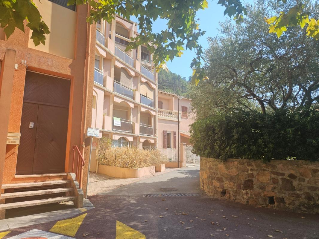 THEOULE Beau 3 pieces de 67 m² A LOUER