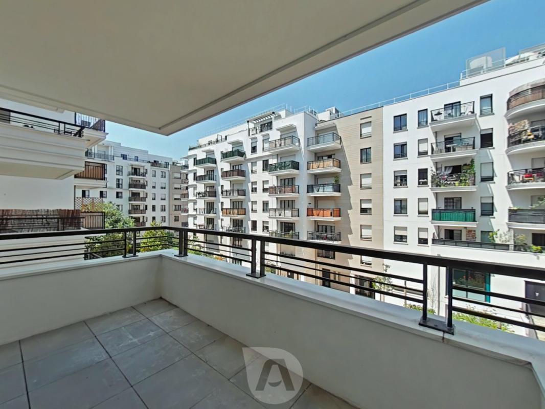 Appartement 4 pièces de 82.90 m² à Suresnes avec balcon, parking et cave - Photo 2