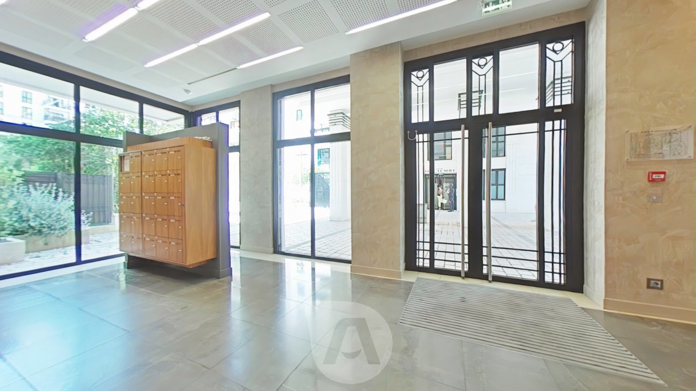 Appartement 4 pièces de 82.90 m² à Suresnes avec balcon, parking et cave - Photo 3