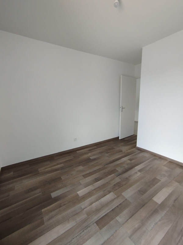 T3 - Photo 3