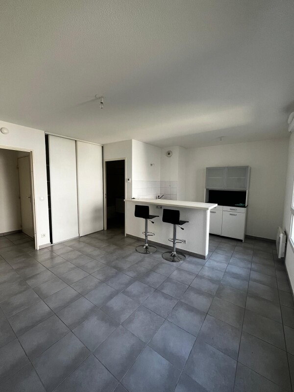 Appartement à louer, 1 pièces, 29 m², Decines