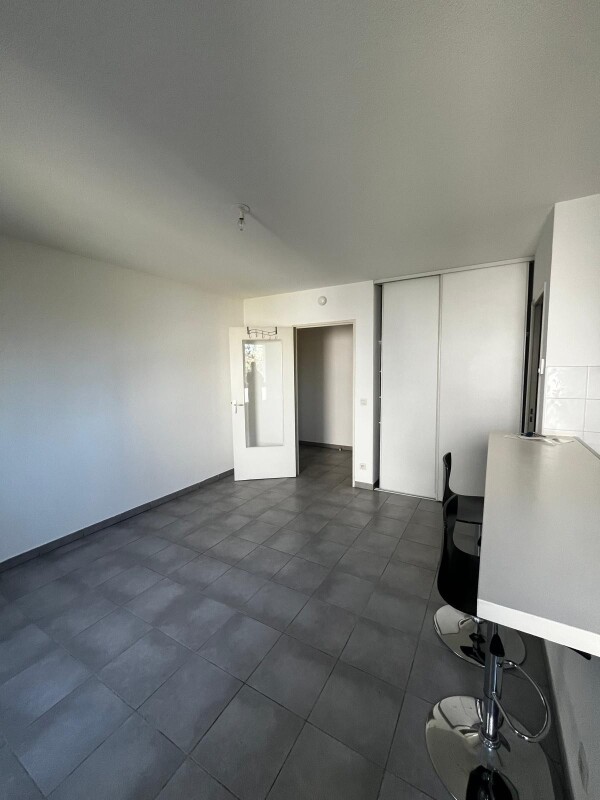 Studio - Photo 2