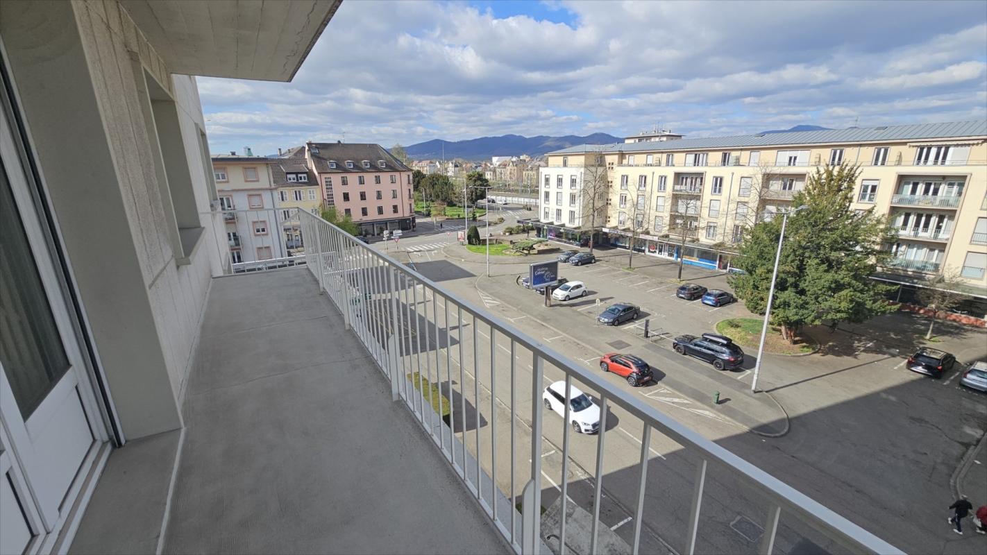 AU CENTRE – T5 TRAVERSANT AVEC BALCONS