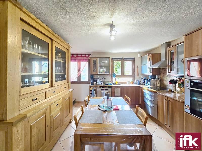 Andolsheim maison accolée en triplex avec jardin