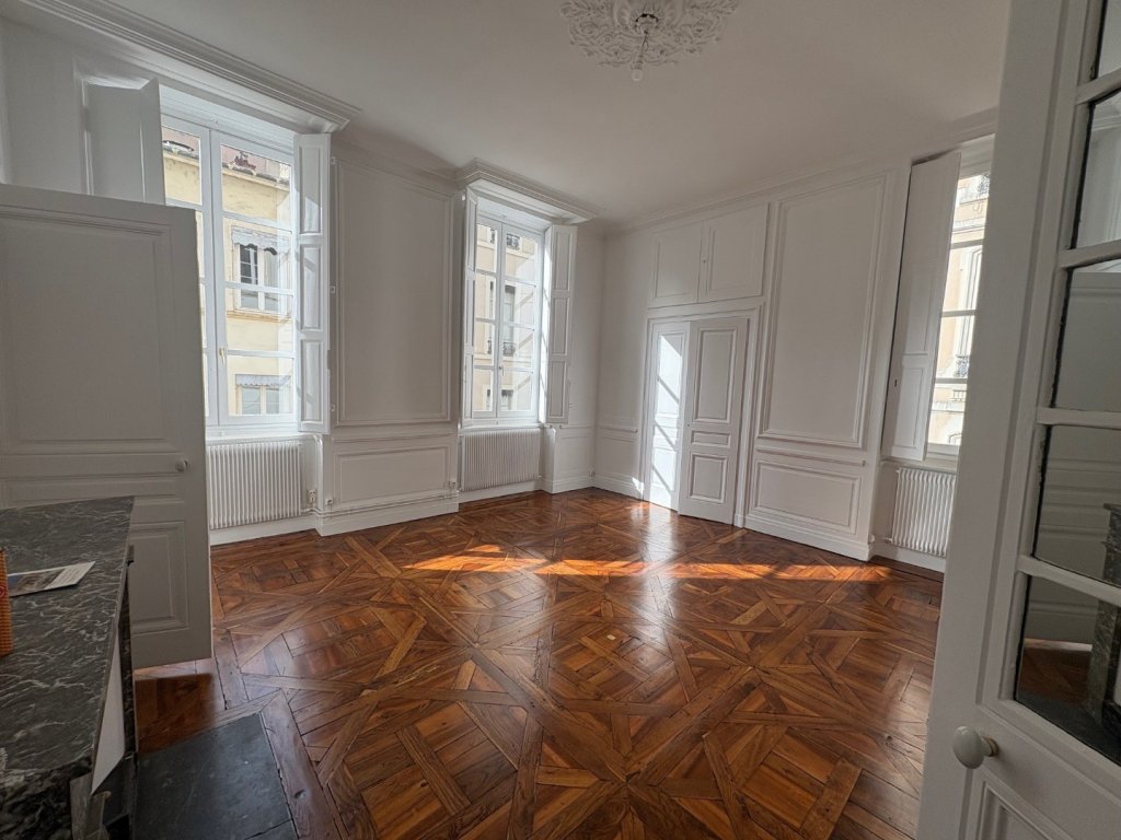 Appartement à louer, 4 pièces, 107 m², Lyon 1er Arrondissement