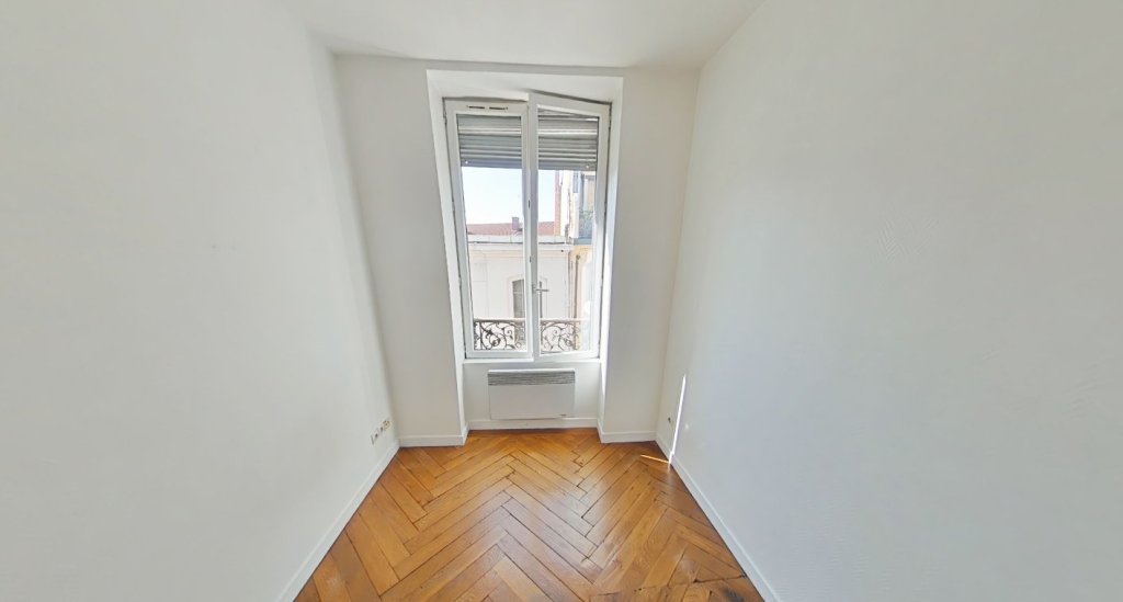 STUDIO RUE DE L'ARBRE SEC LYON 1E - Photo 2