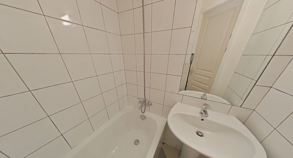 STUDIO RUE DE L'ARBRE SEC LYON 1E - Photo 3
