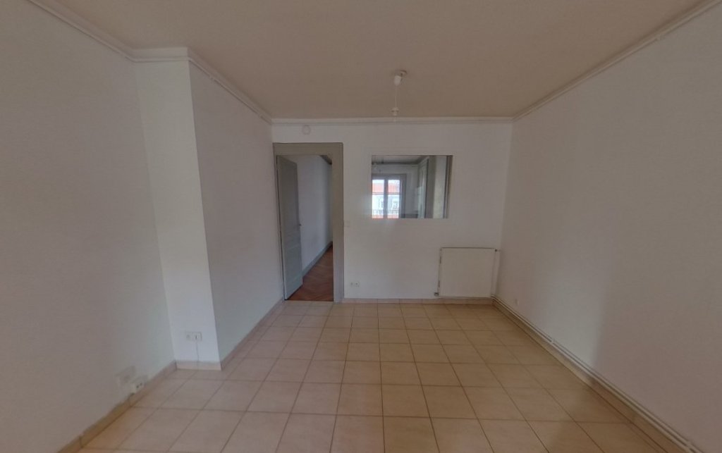 T2 au 5ème étage avec Balcon // Rue DUQUESNE 69006 Lyon - Photo 2