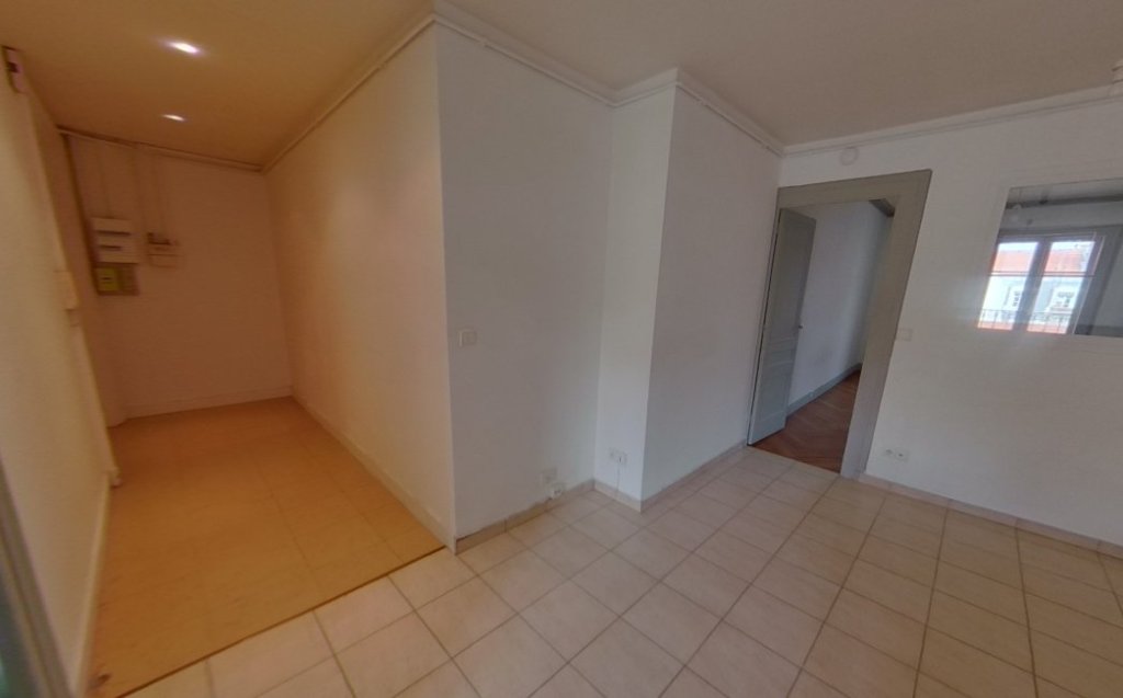 T2 au 5ème étage avec Balcon // Rue DUQUESNE 69006 Lyon - Photo 3