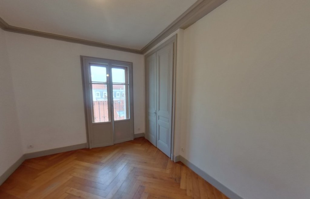 T2 au 5ème étage avec Balcon // Rue DUQUESNE 69006 Lyon - Photo 4