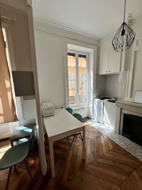 T1 MEUBLE PLACE FERNAND REY LYON 1ER - Photo 2