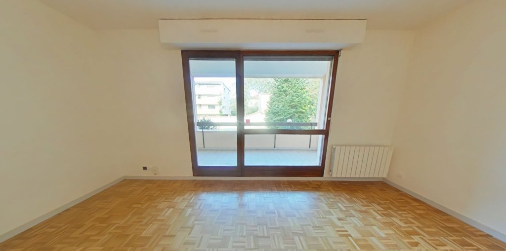 Appartement à louer, 3 pièces, 74 m², Saint Genis Laval