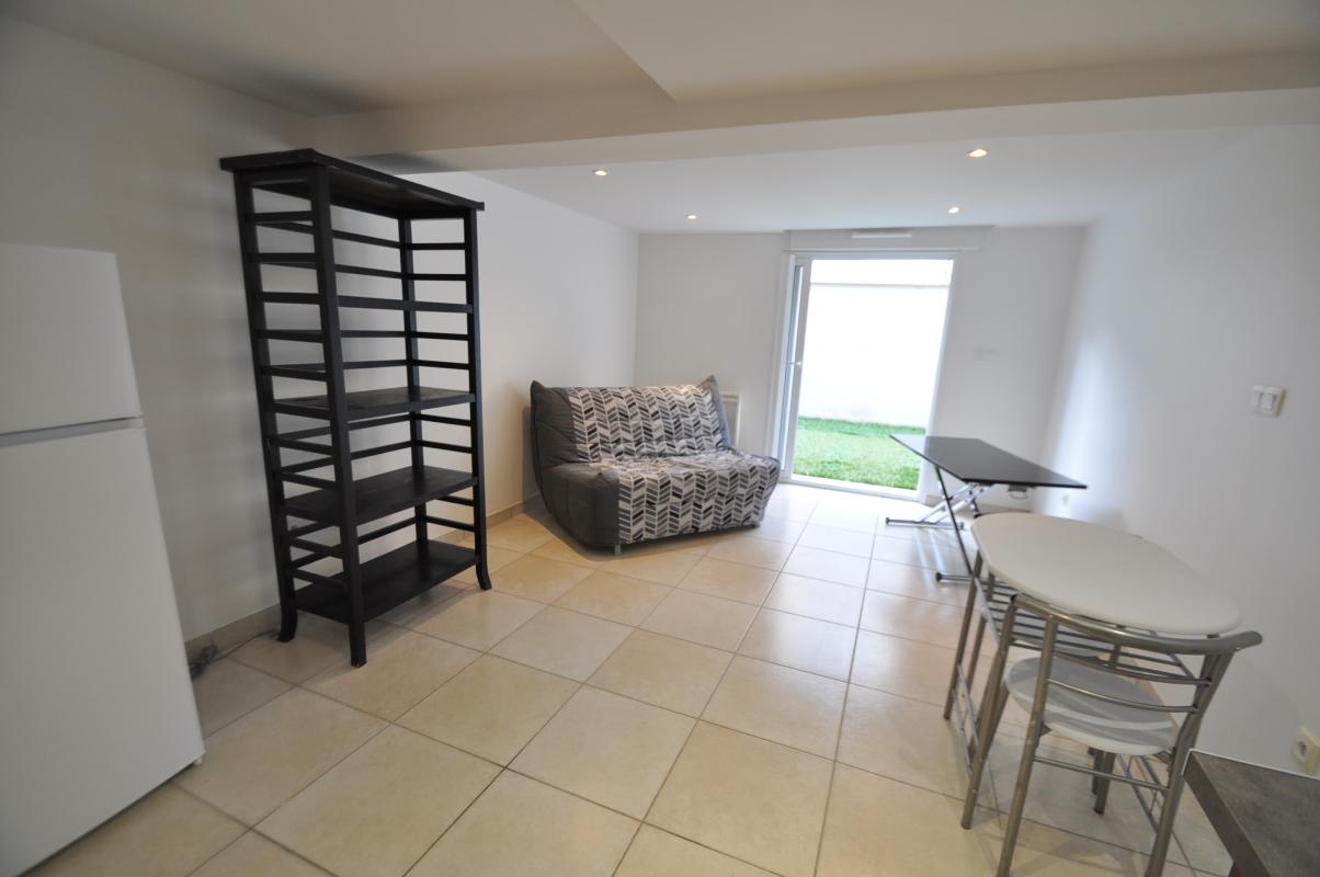 VILLEURBANNE / GRATTE CIEL T1 MEUBLE de 31m² AVEC TERRASSE - Photo 2