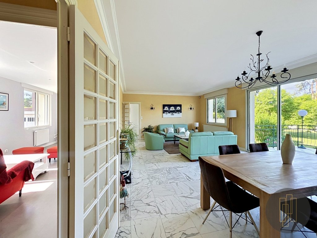 Maison d'architecte à Montmerle sur les bords de Saône - Photo 3