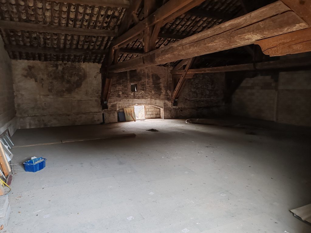A VENDRE MAISON / HANGARD A RENOVER DE 170M2 + GARAGE DE 150M2 11440 PEYRIAC DE MER - Photo 2