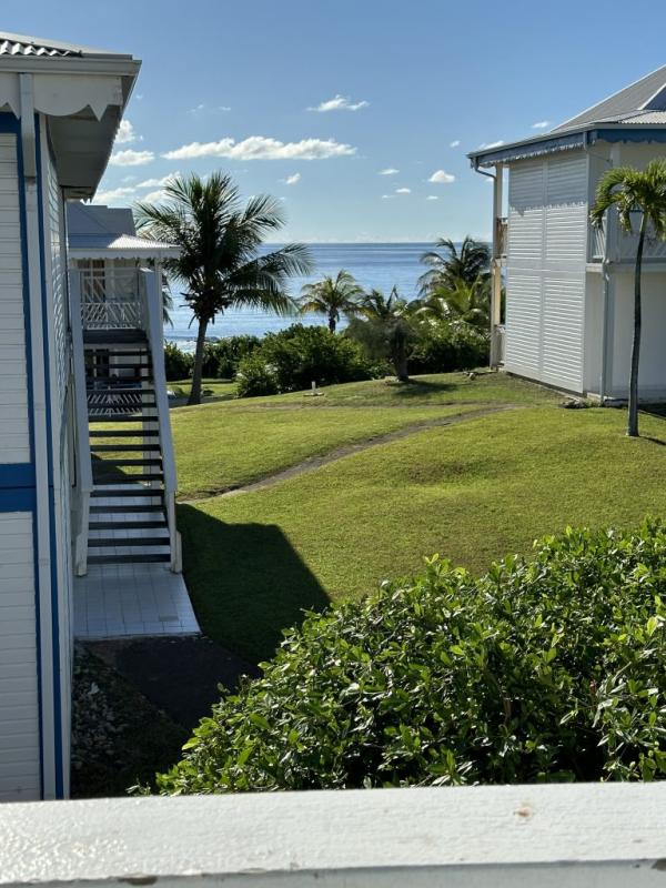 Vue mer, calme et confort: votre studio équipé dans résidence recherchée St François 156 000 euros - Photo 2