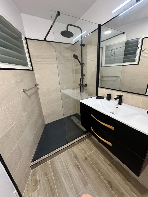Vue mer, calme et confort: votre studio équipé dans résidence recherchée St François 156 000 euros - Photo 4