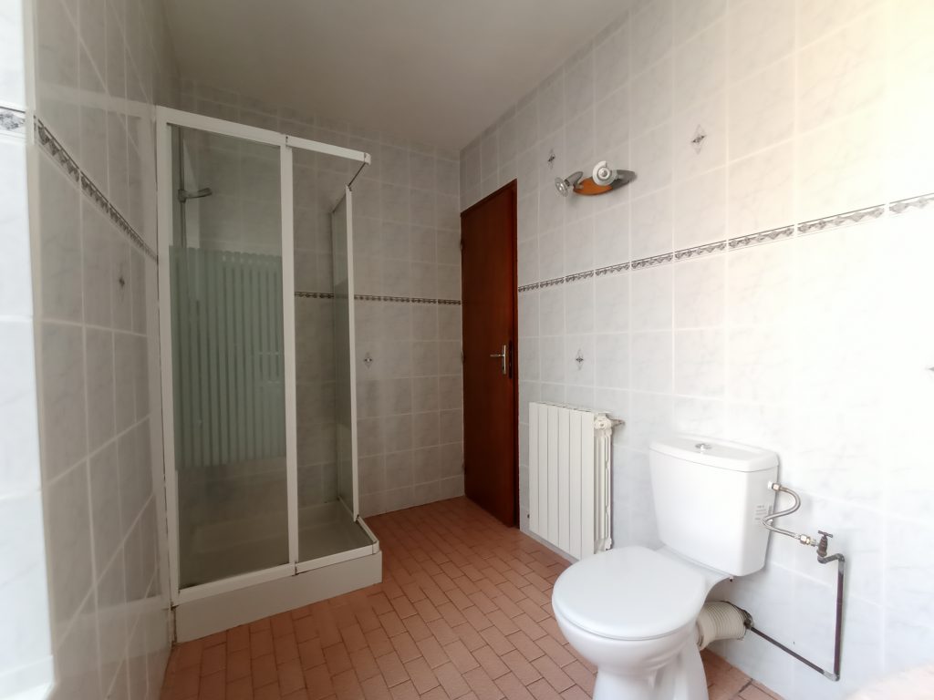 A VENDRE MAISON  - GARAGE- ST PONS DE THOMIERES 34220 - Photo 4