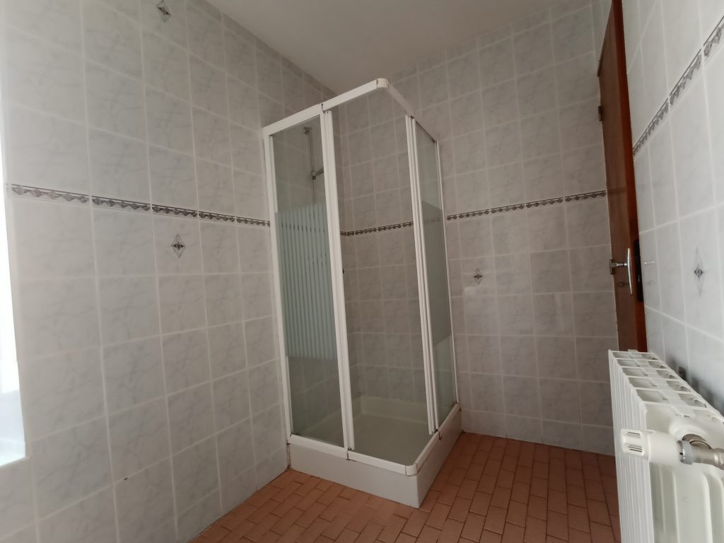A VENDRE MAISON  - GARAGE- ST PONS DE THOMIERES 34220 - Photo 5