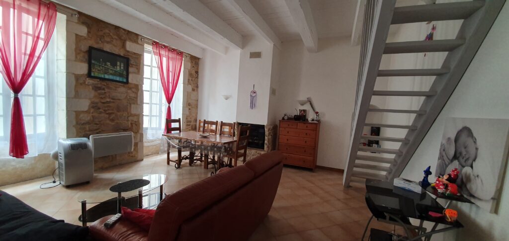Appartement à louer, 7 pièces, 116 m², Bollene