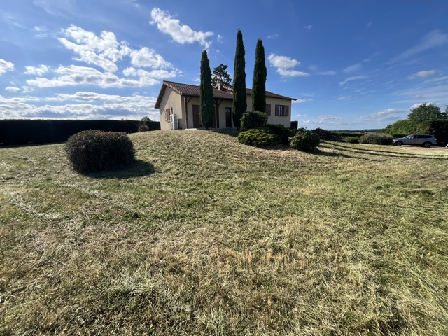 A VENDRE MAISON 5 CHAMBRES OUCHES 42155