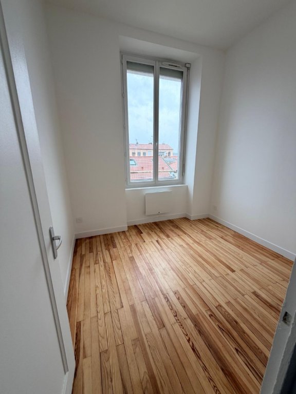 T3 - Photo 3