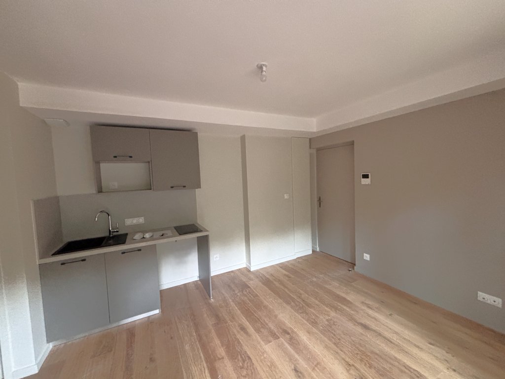 Charbonnières-les-Bains - Domaine de la Ferrière / T2 DUPLEX avec TERRASSE - Photo 3