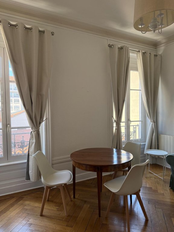 T1 MEUBLE - Rue de Marseille - Secteur Jean MACE - Photo 2