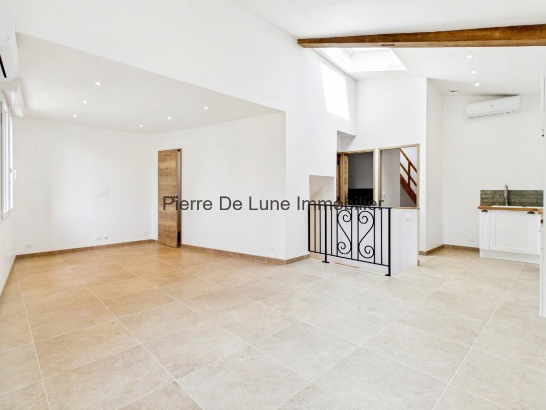 Maison en pierres dorées