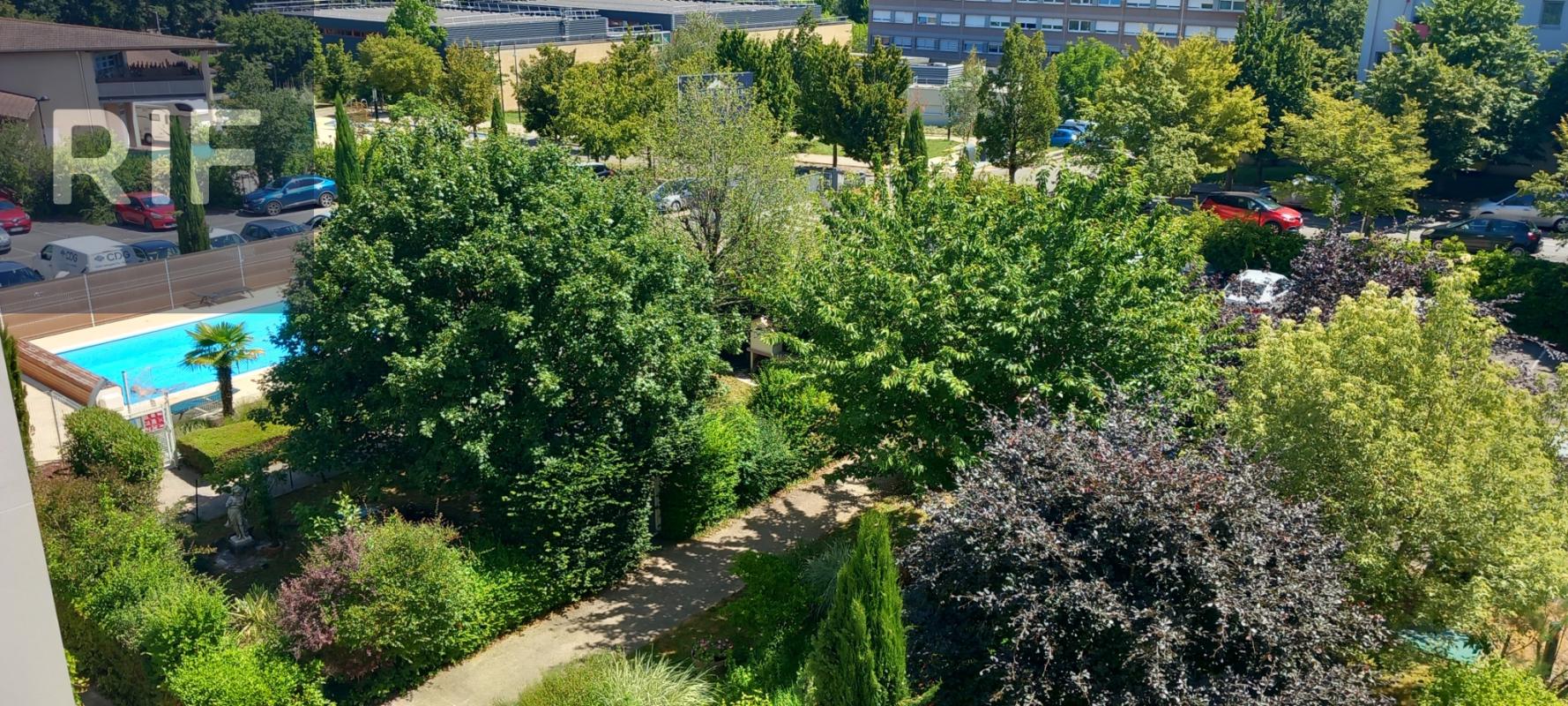 Appartement T3 avec piscine cadre agréable et prestations de