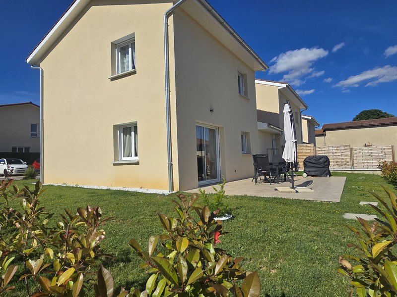 Maison récente RE2020 82 m² – 3 chambres – Garage – Chon