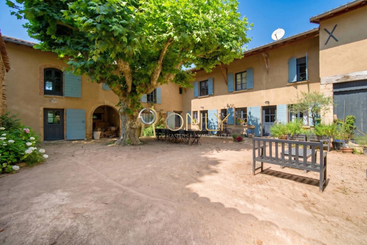 Sainte-Euphémie - Maison de caractère - 311m² habitable - Piscine - Espace équin