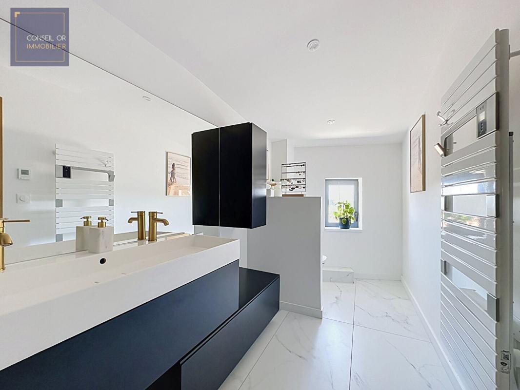 Maison de charme T4 au centre de Vourles