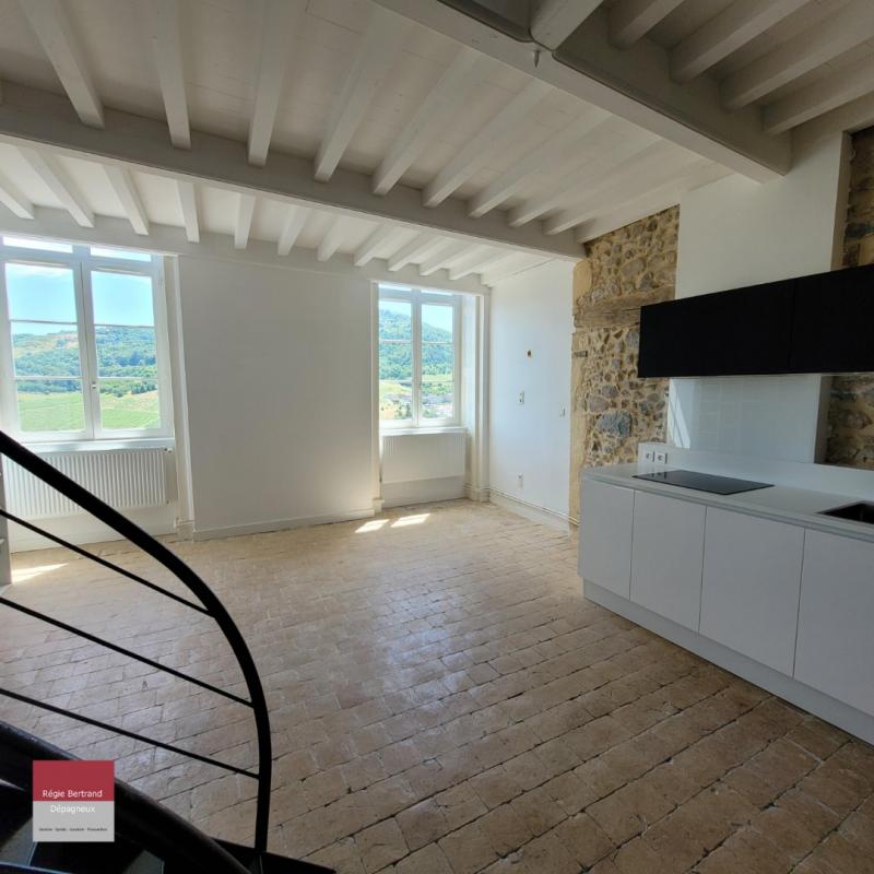 A LOUER – Charmant et atypique T2 d’une surface de 55 m² à VAUX EN BEAUJOLAIS