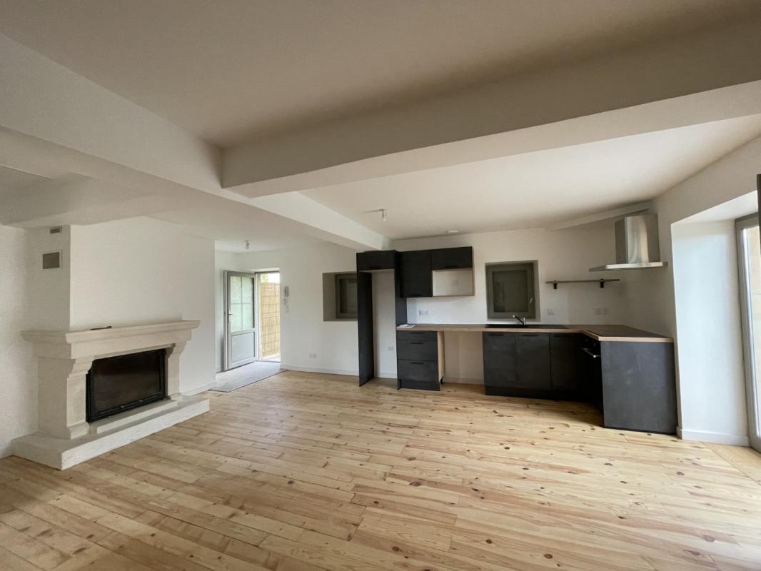 Charmante Maison de Village T4 de 77 m² rénovée à DENICE