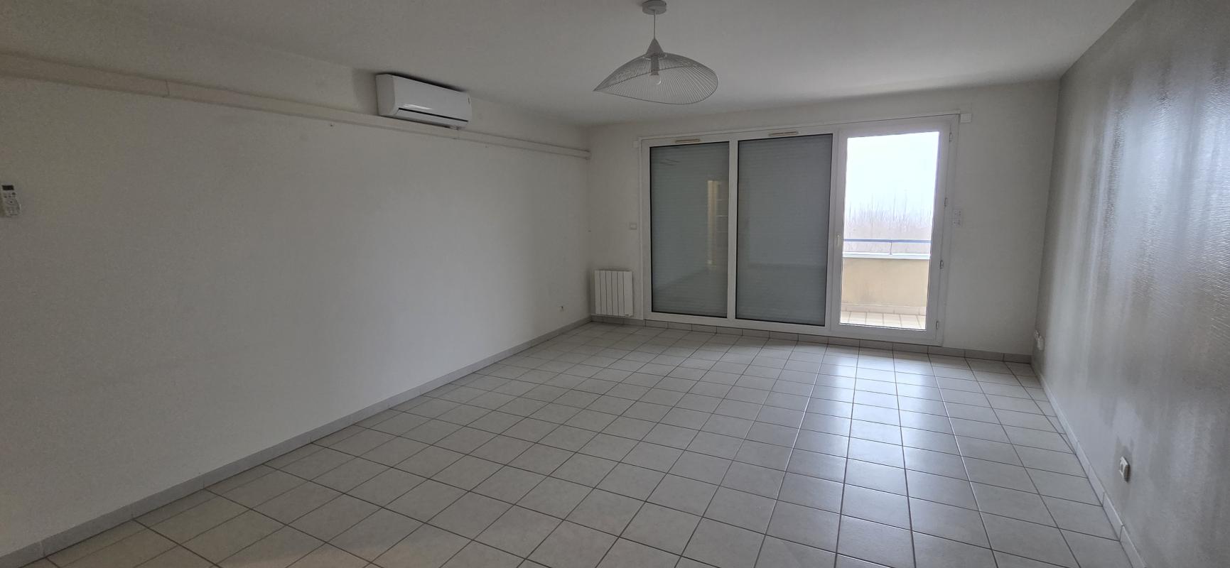 Charmant et lumineux T3 de 74m² avec terrasse au cœur de ST GEORGES DE RENEINS